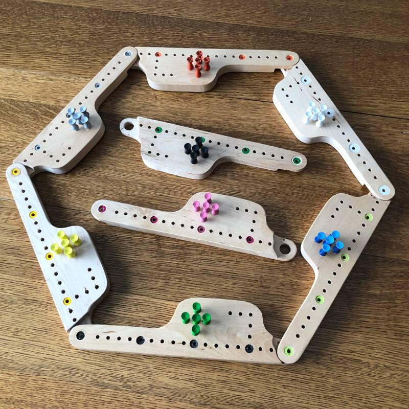 Pegs & Jokers - Ron Games